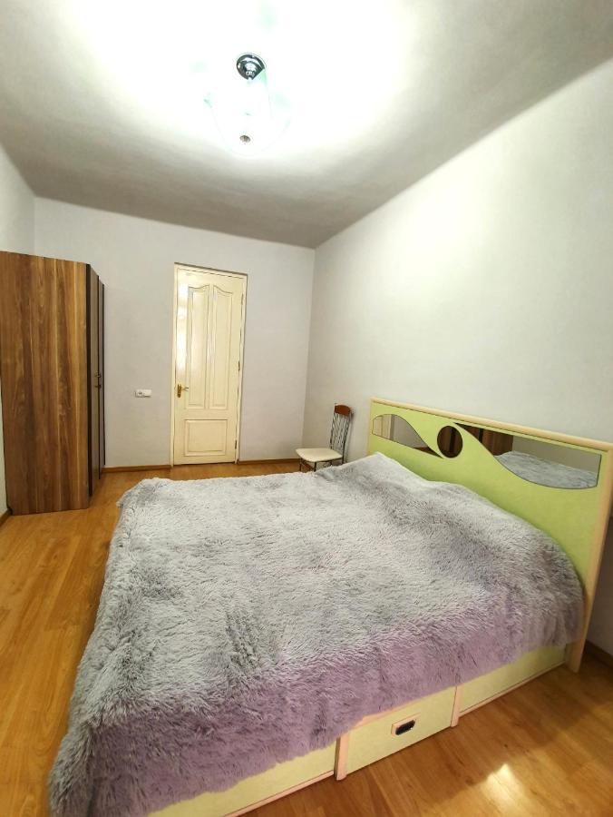 Cozy Apartment Near Opera House Yerevan Exterior photo