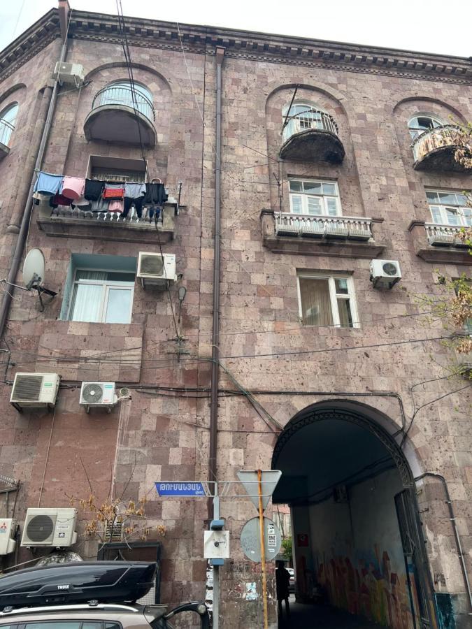 Cozy Apartment Near Opera House Yerevan Exterior photo