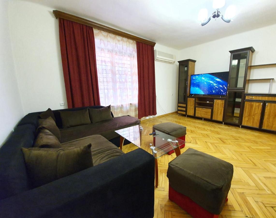 Cozy Apartment Near Opera House Yerevan Exterior photo